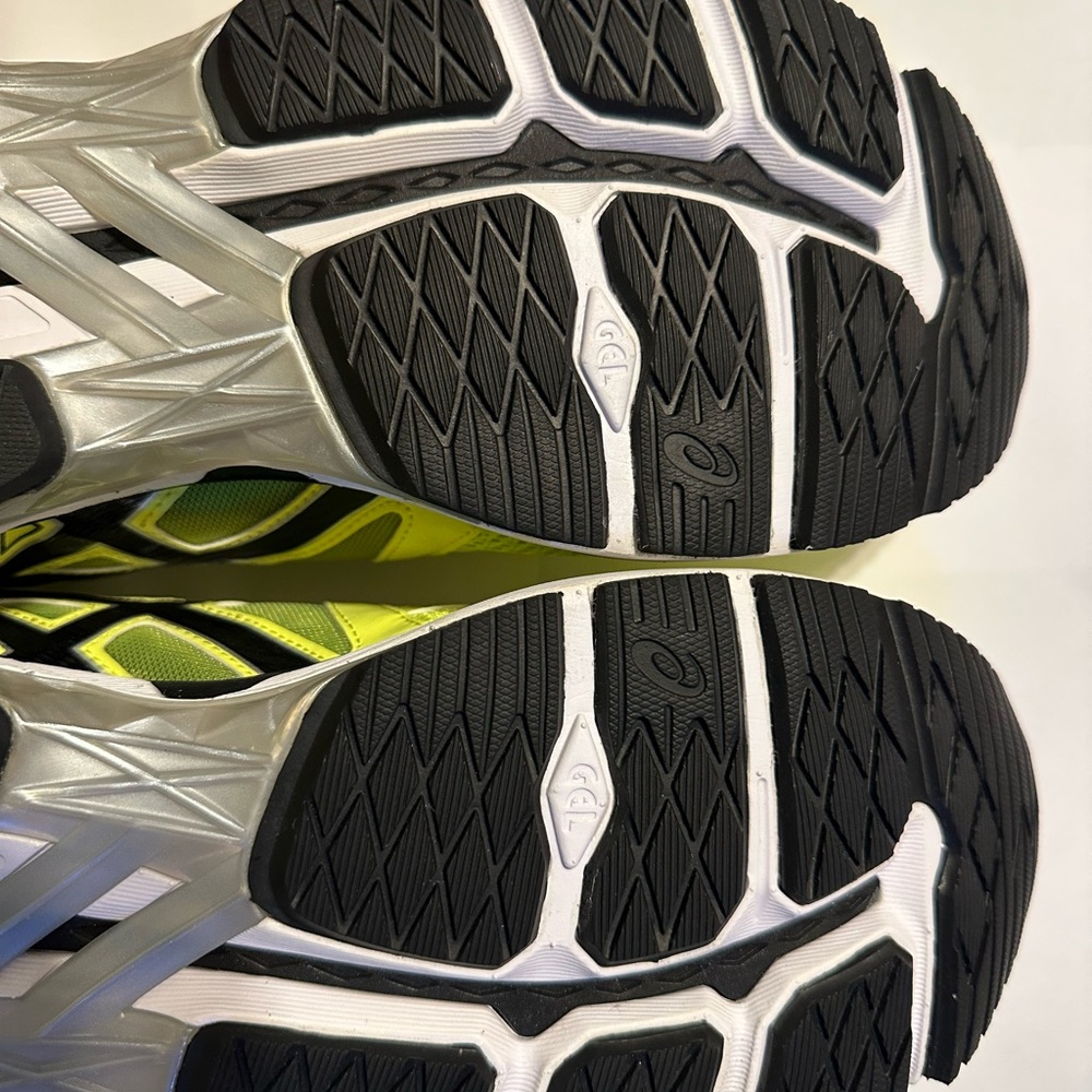 Final Price Drop Asics GT-2000 Fluorescent Yellow Running Shoes - Picture 10 of 13